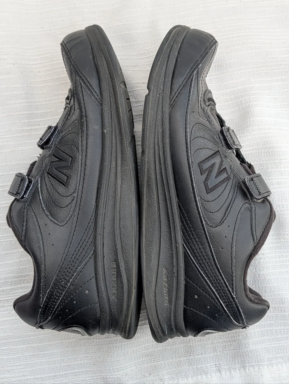 New Balance Mens 577 Walking Shoe, Black Size 7